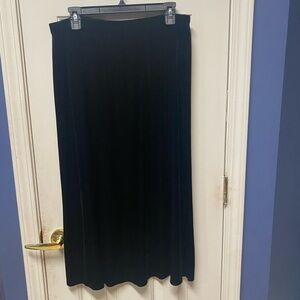 White Stag Black Stretch Velvet pencil skirt L(12-14)